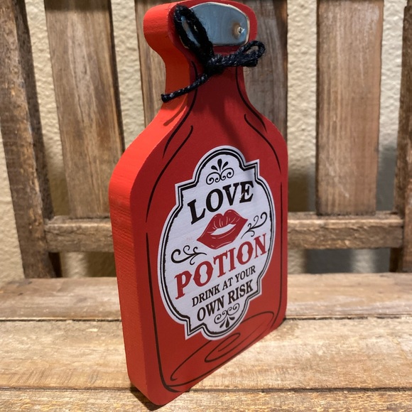 Valentine’s Day Love Potion Bottles Set of 2, Guaranteed To Fall In Love Sign - Picture 15 of 16